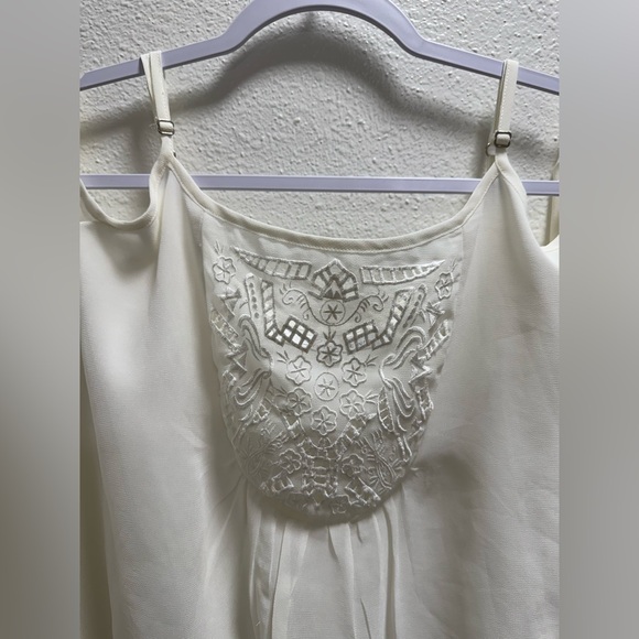 Lovers + Friends Coastal Love Cold Shoulder Top Blouse Embroidered White Small - Picture 5 of 11